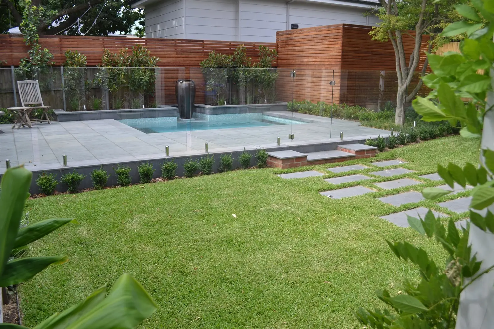 Plunge pool with Lawn & Bluestone Stepping stones