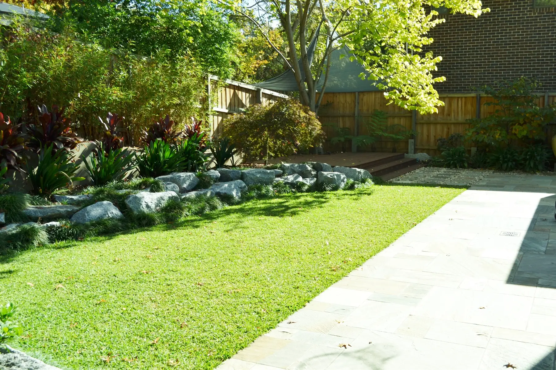 Eaglemont rear Lawn and garden