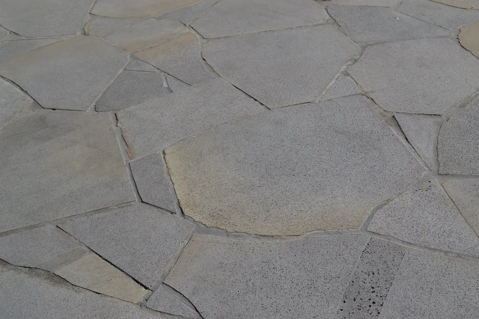Detail of Random Bluestone Paving